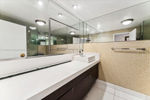 Condo in Miami Beach, Florida, 3 bedrooms  № 1050838 - photo 16