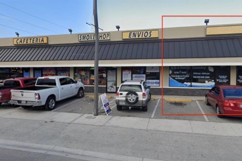 Commercial property in Hialeah, Florida № 1402975 - photo 2