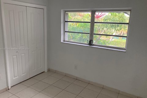 Condo in Miami, Florida, 2 bedrooms  № 1402973 - photo 8