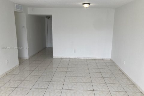 Condo in Miami, Florida, 2 bedrooms  № 1402973 - photo 5