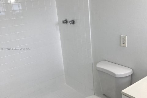 Condo in Miami, Florida, 2 bedrooms  № 1402973 - photo 10