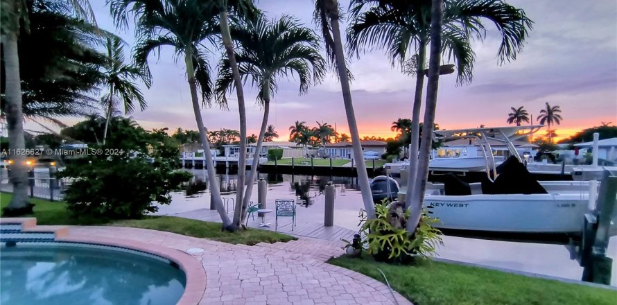 Villa ou maison à Pompano Beach, Floride 3 chambres, 181.44 m2 № 1281136