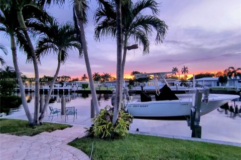 Villa ou maison à vendre à Pompano Beach, Floride: 3 chambres, 181.44 m2 № 1281136 - photo 2