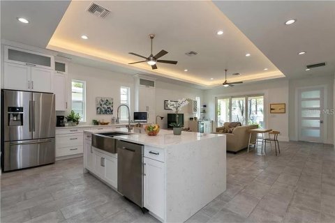 Casa en alquiler en Saint Petersburg, Florida, 3 dormitorios, 182 m2 № 1370141 - foto 2