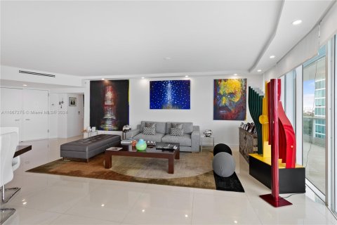 Condominio en venta en Miami, Florida, 3 dormitorios, 241.55 m2 № 1381891 - foto 9