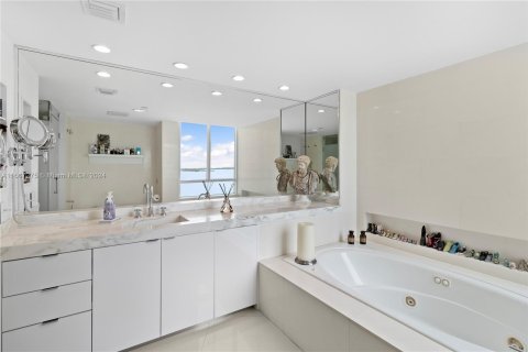 Condo in Miami, Florida, 3 bedrooms  № 1381891 - photo 17