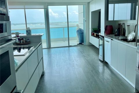 Condo in Miami, Florida, 3 bedrooms  № 1381891 - photo 2