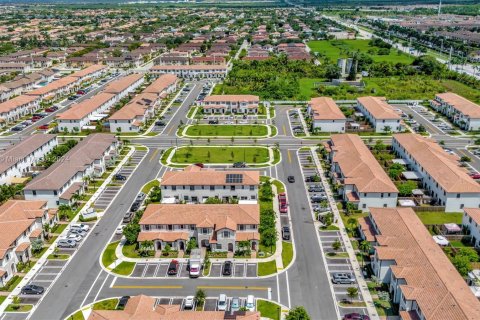 Townhouse in Homestead, Florida 3 bedrooms, 123.37 sq.m. № 1381889 - photo 5