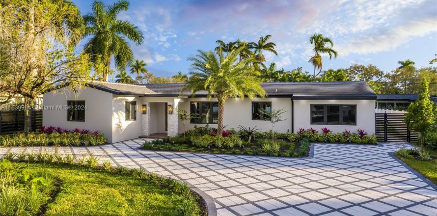 Villa ou maison à Hollywood, Floride 4 chambres, 243.68 m2 № 1037381