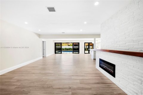 Villa ou maison à vendre à Hollywood, Floride: 4 chambres, 243.68 m2 № 1037381 - photo 6