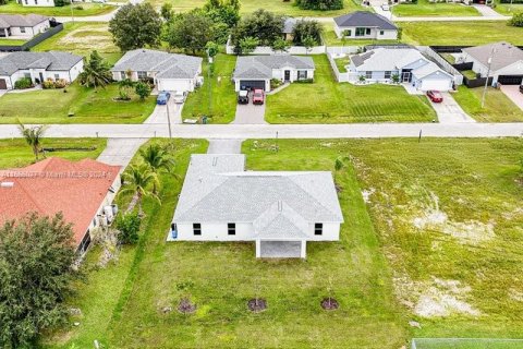 Villa ou maison à vendre à Cape Coral, Floride: 4 chambres, 164.16 m2 № 1384276 - photo 30