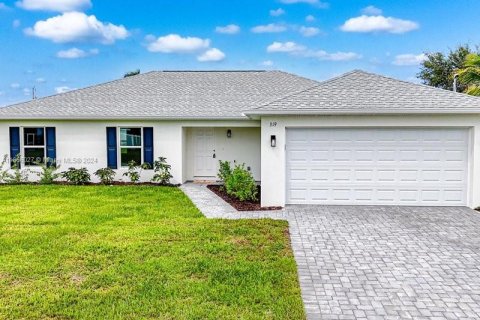 Villa ou maison à vendre à Cape Coral, Floride: 4 chambres, 164.16 m2 № 1384276 - photo 1