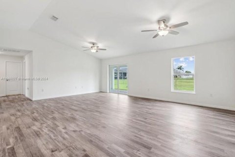 Villa ou maison à vendre à Cape Coral, Floride: 4 chambres, 164.16 m2 № 1384276 - photo 9