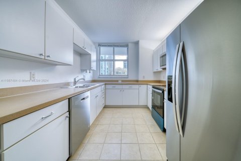 Condo in Miami, Florida, 2 bedrooms  № 1384277 - photo 3