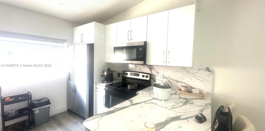 Condo in Hialeah, Florida, 2 bedrooms  № 1331749