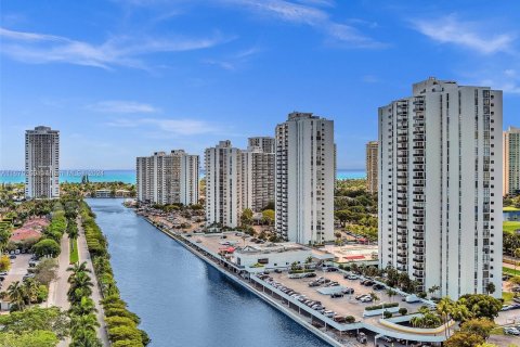 Condominio en venta en Aventura, Florida, 2 dormitorios, 106.19 m2 № 1401553 - foto 18