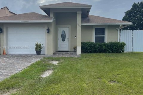 House in Palm Beach, Florida 3 bedrooms, 125.6 sq.m. № 1401554 - photo 1