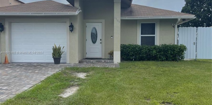 House in Palm Beach, Florida 3 bedrooms, 125.6 sq.m. № 1401554