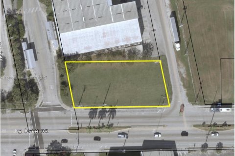 Commercial property in Florida City, Florida № 1054292 - photo 1