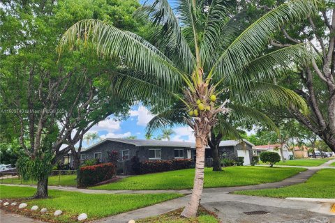 Villa ou maison à vendre à Pembroke Pines, Floride: 4 chambres, 187.29 m2 № 1225380 - photo 4