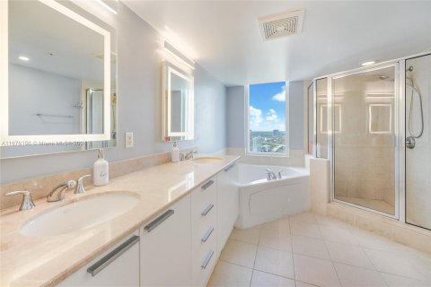 Condo in Sunny Isles Beach, Florida, 2 bedrooms  № 1400134 - photo 14