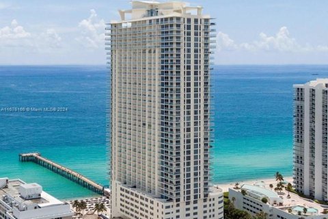 Condo in Sunny Isles Beach, Florida, 2 bedrooms  № 1400134 - photo 1