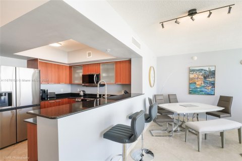 Condo in Sunny Isles Beach, Florida, 2 bedrooms  № 1400134 - photo 10