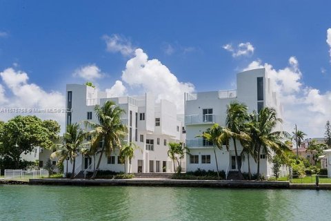 Immobilier commercial à vendre à Miami Beach, Floride: 2446.67 m2 № 1400031 - photo 1