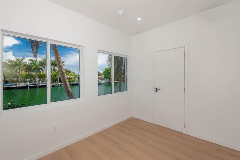 Immobilier commercial à vendre à Miami Beach, Floride: 2446.67 m2 № 1400031 - photo 16