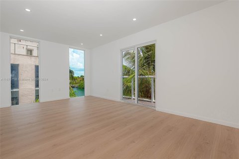 Immobilier commercial à vendre à Miami Beach, Floride: 2446.67 m2 № 1400031 - photo 14