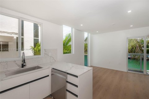 Immobilier commercial à vendre à Miami Beach, Floride: 2446.67 m2 № 1400031 - photo 8