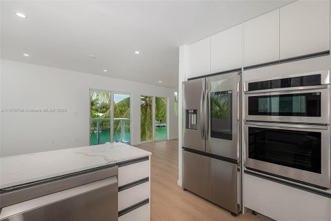 Immobilier commercial à vendre à Miami Beach, Floride: 2446.67 m2 № 1400031 - photo 7