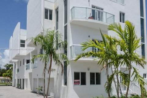 Immobilier commercial à vendre à Miami Beach, Floride: 2446.67 m2 № 1400031 - photo 3