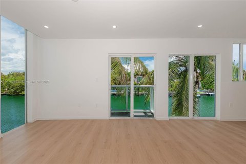 Immobilier commercial à vendre à Miami Beach, Floride: 2446.67 m2 № 1400031 - photo 10