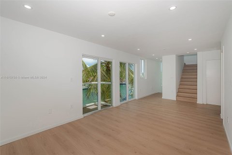 Immobilier commercial à vendre à Miami Beach, Floride: 2446.67 m2 № 1400031 - photo 11