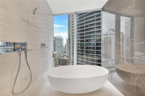 Condominio en venta en Miami, Florida, 3 dormitorios, 216.37 m2 № 1423961 - foto 24