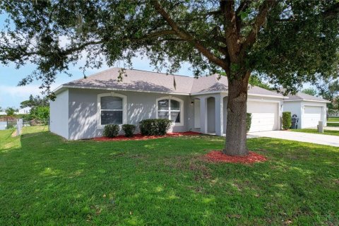 House in Winter Haven, Florida 3 bedrooms, 144.46 sq.m. № 1380765 - photo 3