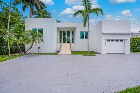 House in Miami, Florida 4 bedrooms, 247.49 sq.m. № 1427530 - photo 10