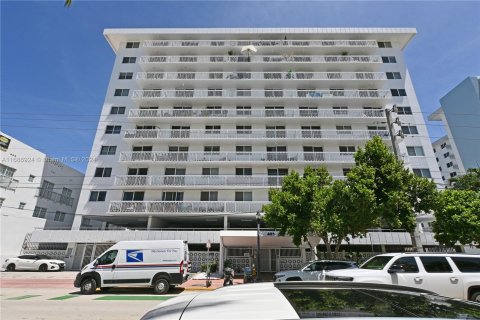 Condo in Miami Beach, Florida, 1 bedroom  № 1427503 - photo 25