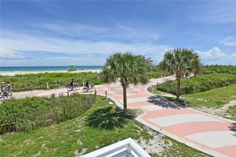 Condo in Miami Beach, Florida, 1 bedroom  № 1427503 - photo 24