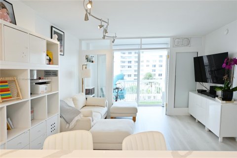 Condo in Miami Beach, Florida, 1 bedroom  № 1427503 - photo 7