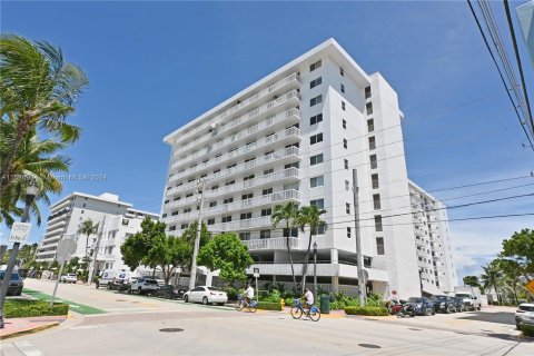 Condo in Miami Beach, Florida, 1 bedroom  № 1427503 - photo 26