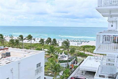 Condo in Miami Beach, Florida, 1 bedroom  № 1427503 - photo 14