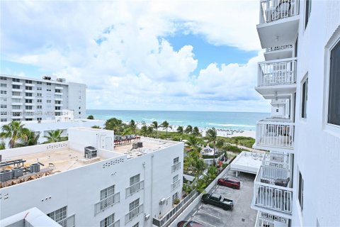 Condo in Miami Beach, Florida, 1 bedroom  № 1427503 - photo 13