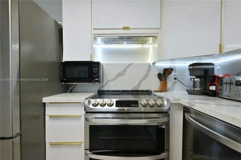 Condo in Miami Beach, Florida, 1 bedroom  № 1427503 - photo 3