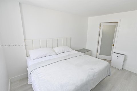 Condo in Miami Beach, Florida, 1 bedroom  № 1427503 - photo 21