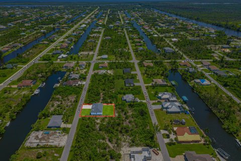 House in Port Charlotte, Florida 4 bedrooms, 167.22 sq.m. № 1055126 - photo 27