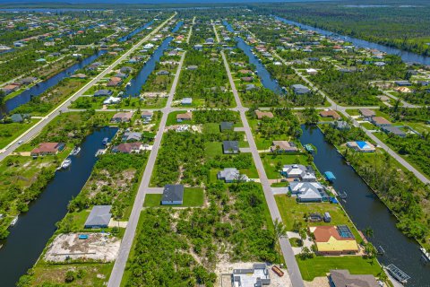 House in Port Charlotte, Florida 4 bedrooms, 167.22 sq.m. № 1055126 - photo 23