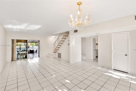 Adosado en venta en Miami Lakes, Florida, 3 dormitorios, 162.21 m2 № 1216994 - foto 7