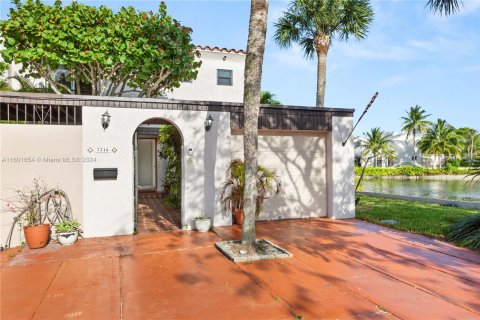 Adosado en venta en Miami Lakes, Florida, 3 dormitorios, 162.21 m2 № 1216994 - foto 27